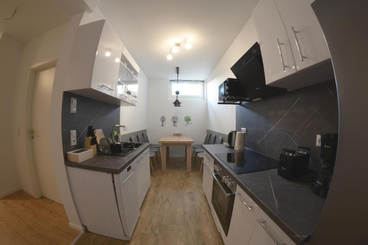 Schoene Ferienwohnung 78M2, 3 Schlafzimmer, 2 Baeder, Zentrumnah, 1Og Ερφούρτη Εξωτερικό φωτογραφία
