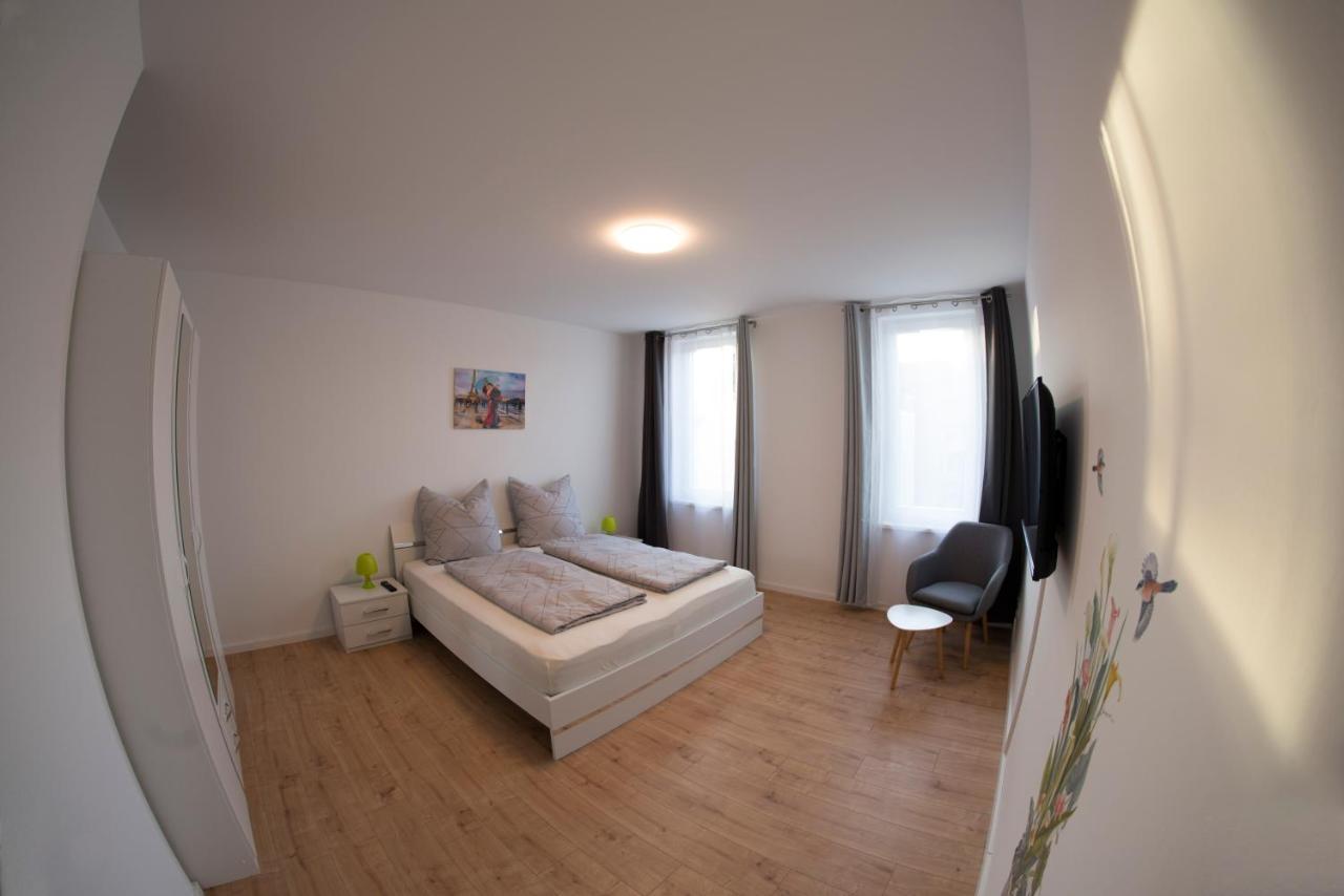 Schoene Ferienwohnung 78M2, 3 Schlafzimmer, 2 Baeder, Zentrumnah, 1Og Ερφούρτη Εξωτερικό φωτογραφία