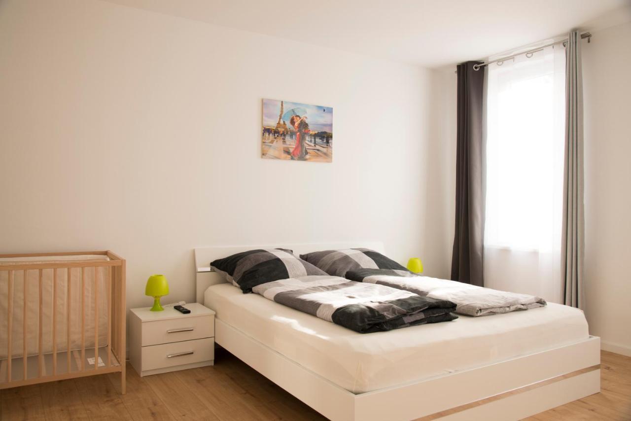 Schoene Ferienwohnung 78M2, 3 Schlafzimmer, 2 Baeder, Zentrumnah, 1Og Ερφούρτη Εξωτερικό φωτογραφία